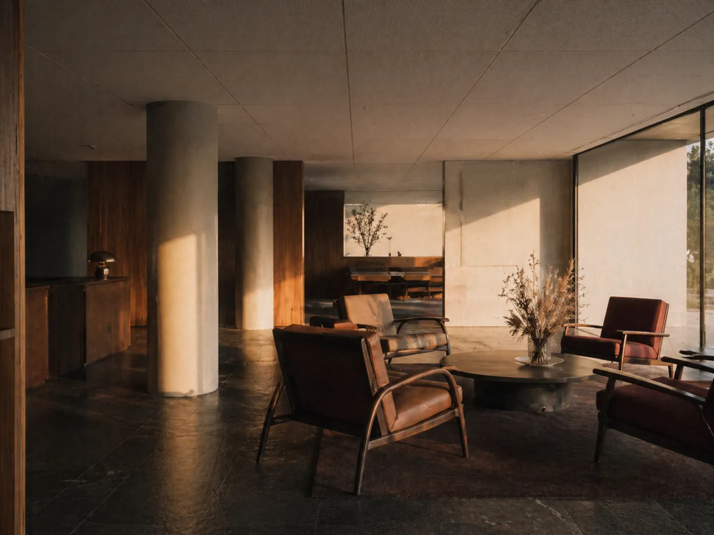 Hotelfoyer mit gedämpfter Akustik